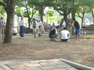 今年も広島平和記念公園一斉清掃を行いました