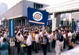 今年も広島平和記念公園一斉清掃を行いました