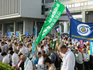 今年も広島平和記念公園一斉清掃を行いました