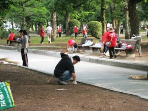 今年も広島平和記念公園一斉清掃を行いました