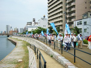 今年も広島平和記念公園一斉清掃を行いました