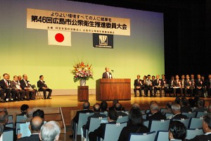 今年も広島平和記念公園一斉清掃を行いました