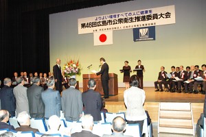 今年も広島平和記念公園一斉清掃を行いました