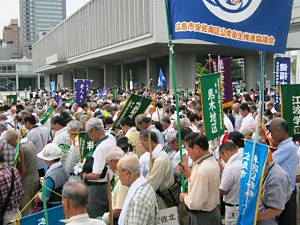 今年も広島平和記念公園一斉清掃を行いました