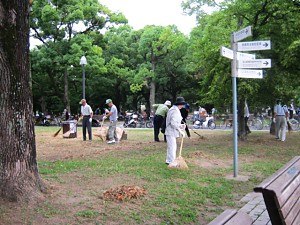 今年も広島平和記念公園一斉清掃を行いました