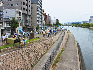 今年も広島平和記念公園一斉清掃を行いました