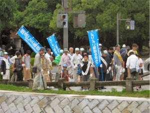 今年も広島平和記念公園一斉清掃を行いました