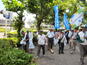 今年も広島平和記念公園一斉清掃を行いました