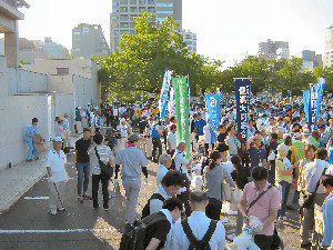 今年も広島平和記念公園一斉清掃を行いました