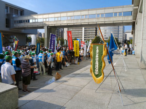 今年も広島平和記念公園一斉清掃を行いました