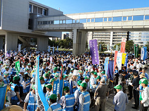 今年も広島平和記念公園一斉清掃を行いました