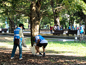今年も広島平和記念公園一斉清掃を行いました